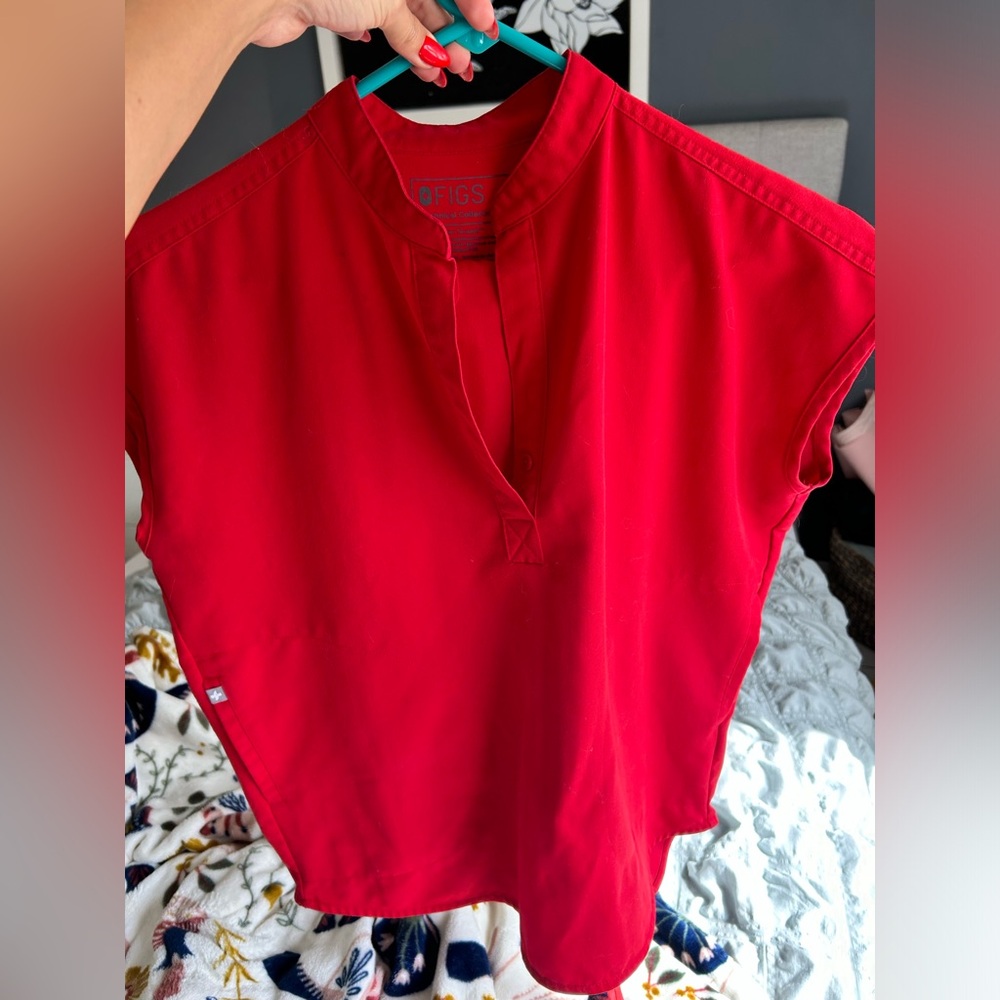 figs scrub set in red